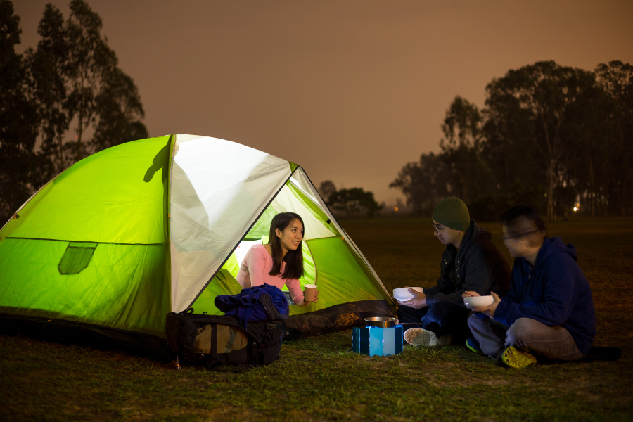 famille dans une tente de camping Costa Brava